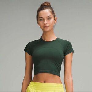 Lululemon Swiftly Tech Cropped Short-Sleeve Shirt 2.0 •
Legacy Green